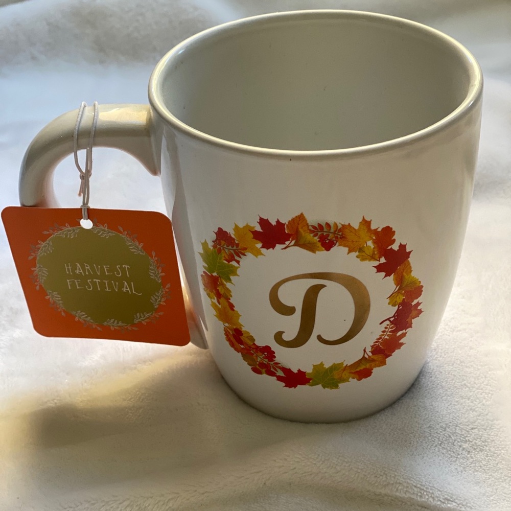 “D” mug
